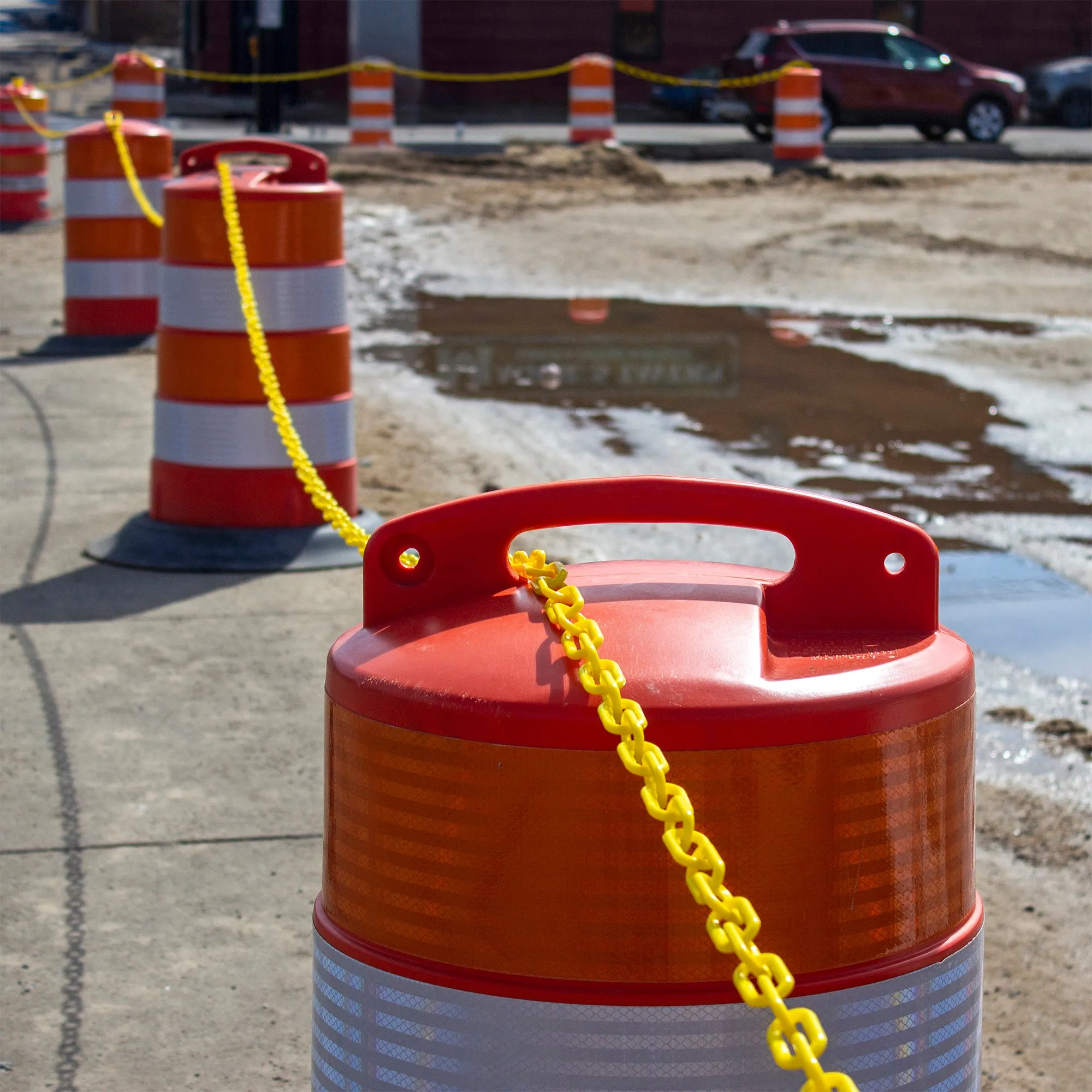 2 Inch Heavy Duty Plastic Chain (Pail, 65 Feet)