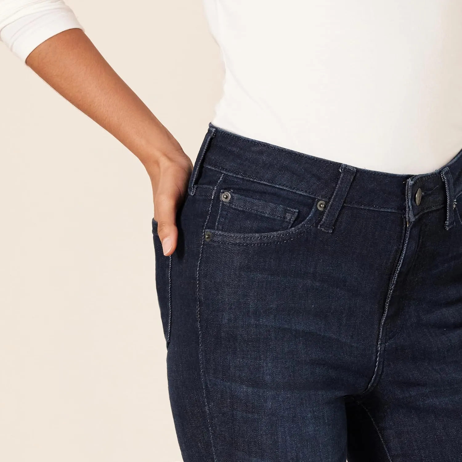 Amazon Essentials Women's Mid-Rise Stretchy Skinny Jean