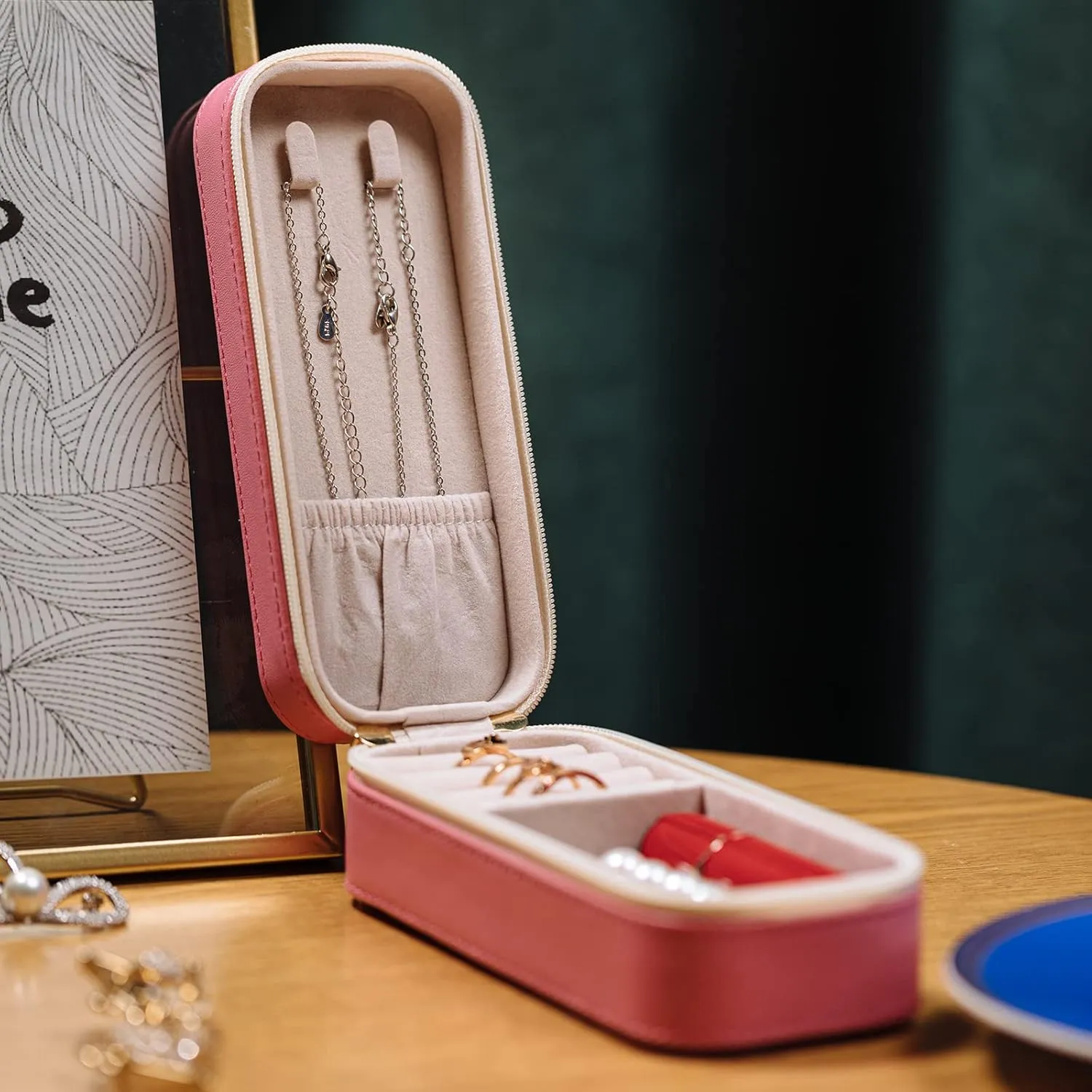 BONNY DODO Small Travel Jewelry Organizers Box for Women with PU Leather Portable Mini Jewelry Case with Compartments for Necklace Rings Earrings,Luxury Giftable Boxes (Pink, S)