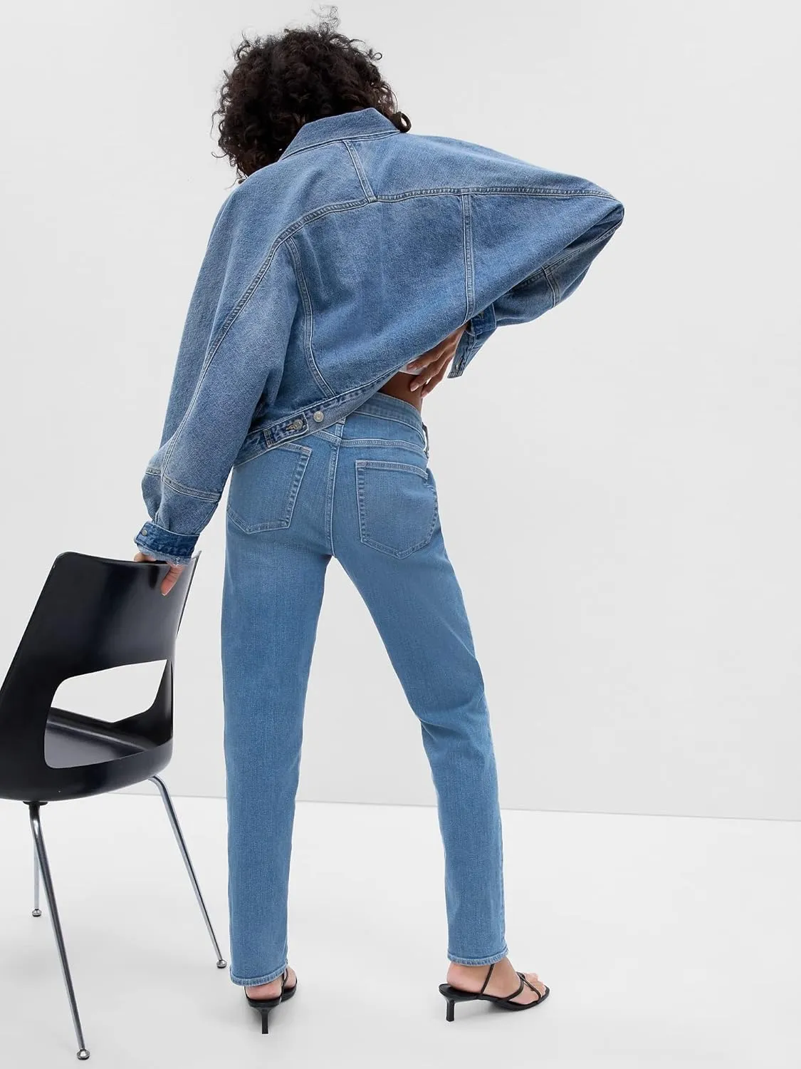 GAP Women's Classic Straight Fit Denim Jeans