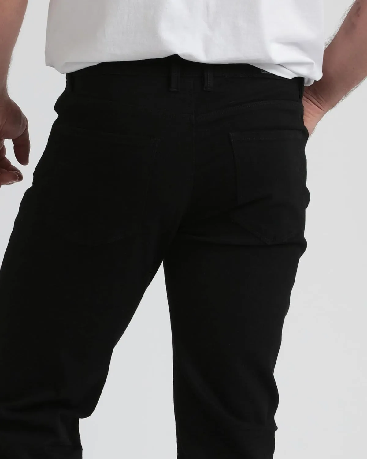Kenneth Cole REACTION Athletic Fit Jeans for Men - Soft and Flexible Stretch Jeans - Men's Jeans Roomier Fit