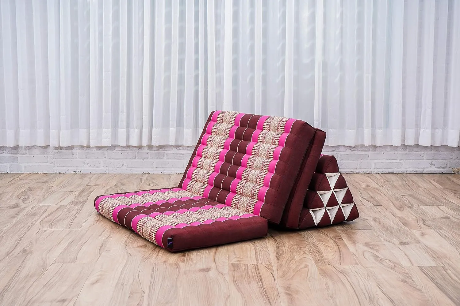 Leewadee 3-Fold Mat XXL with Triangle Cushion – Firm TV Pillow, Foldable Mattress with Cushion Made of Kapok, 67 x 31 inches, Auburn Pink