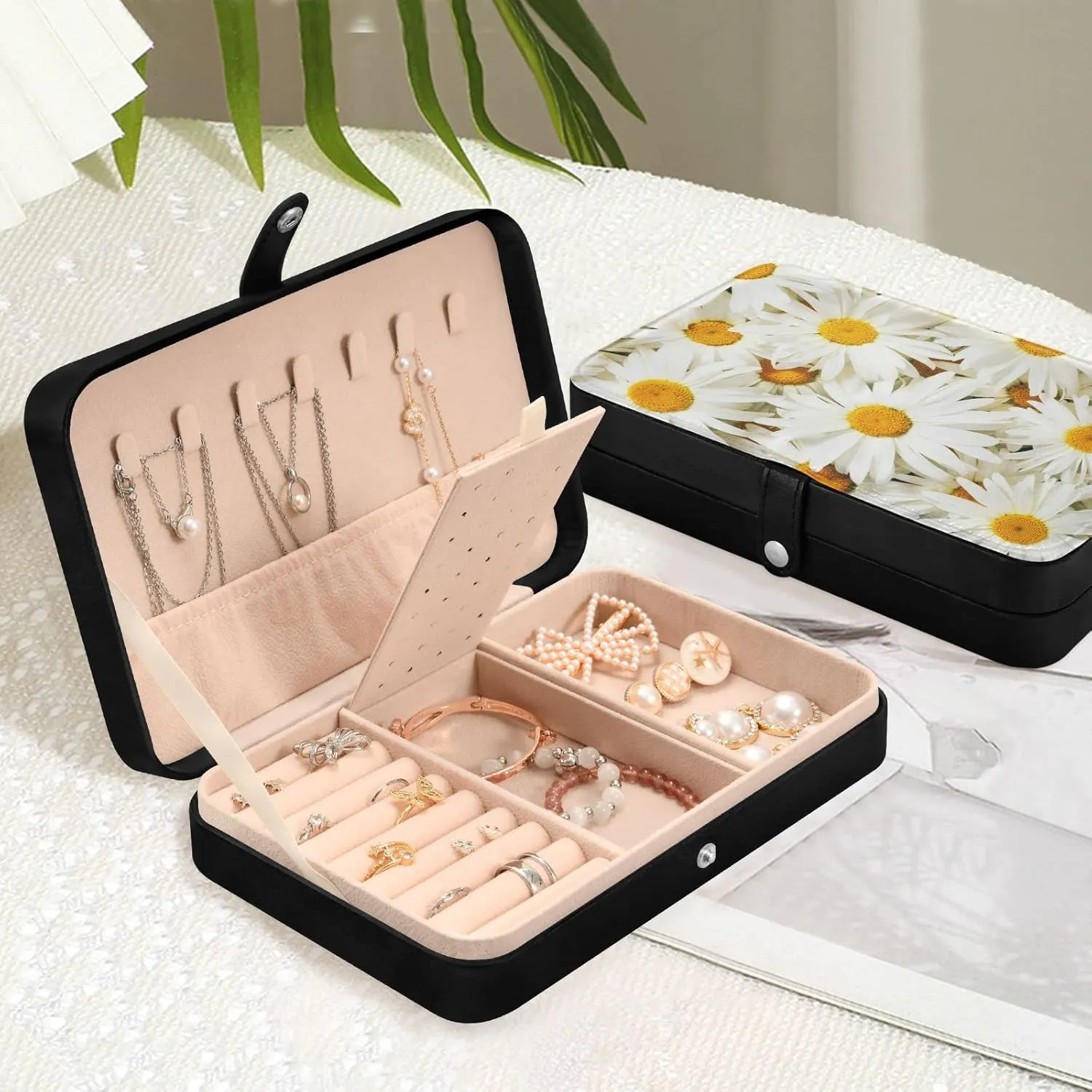 Oyihfvs Seamless White Daisy Flowers Texture Leather Jewelry Bag, Jewelry Storage, Portable Jewelry Organizer Boxes for Women Lady Necklace, Earrings, Rings, Bracelet