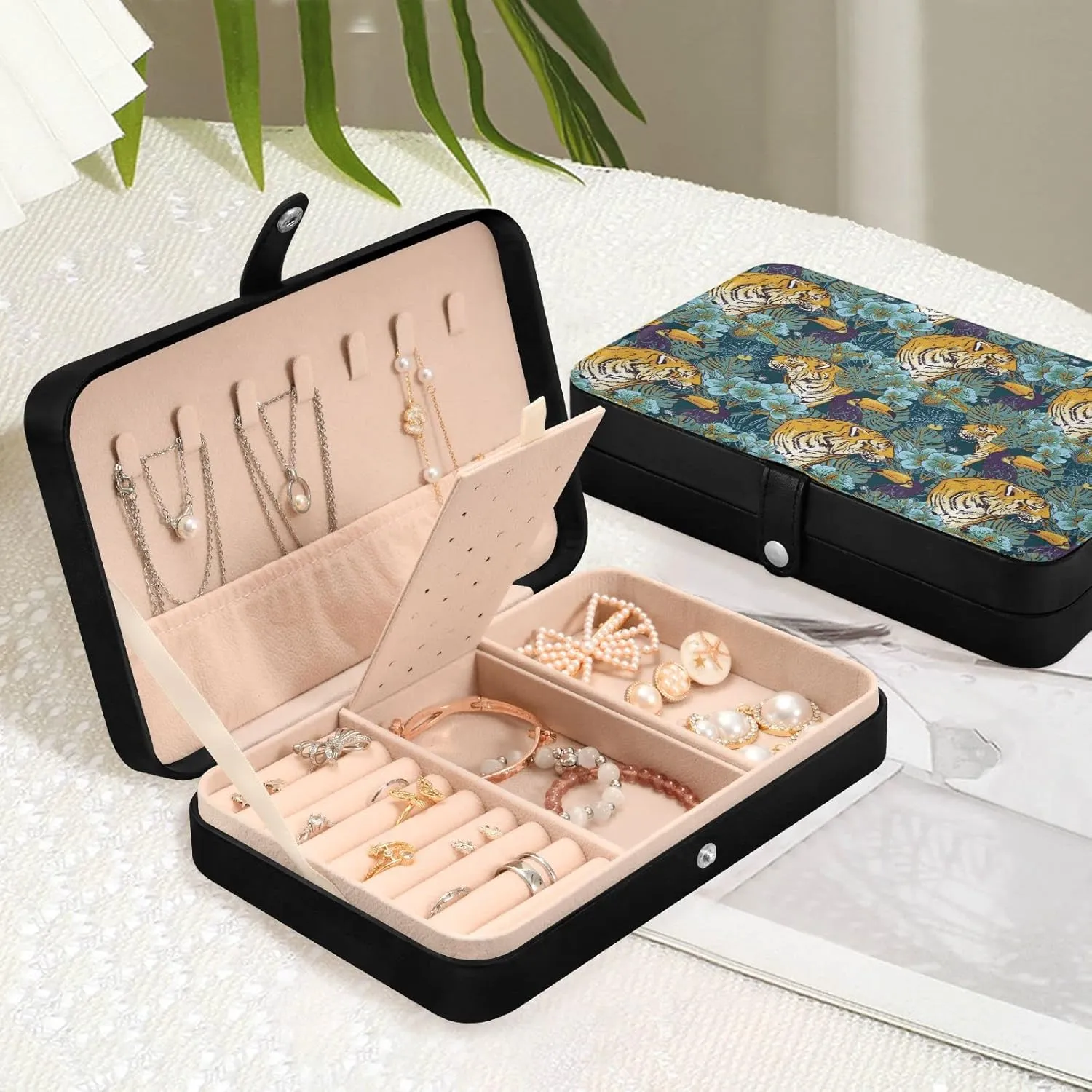 Oyihfvs Tropical Seamless Exotic Turquoise Flowers, Toucan and Yellow Tiger Leather Jewelry Bag, Jewelry Storage, Portable Jewelry Organizer Boxes for Women Lady Necklace, Earrings, Rings, Bracelet