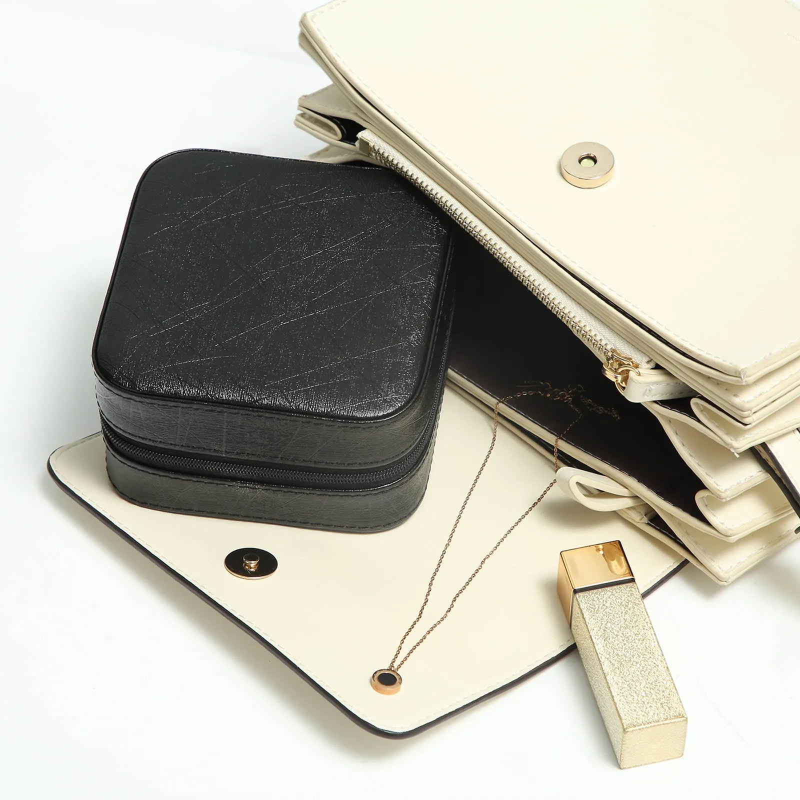 Rootz Jewelry Box - Travel Organizer - Jewelry Storage Case - Compact and Lightweight - Stylish Design - Keeps Jewelry Neat and Tangle-Free - PU Material - 11cm x 11cm x 6cm