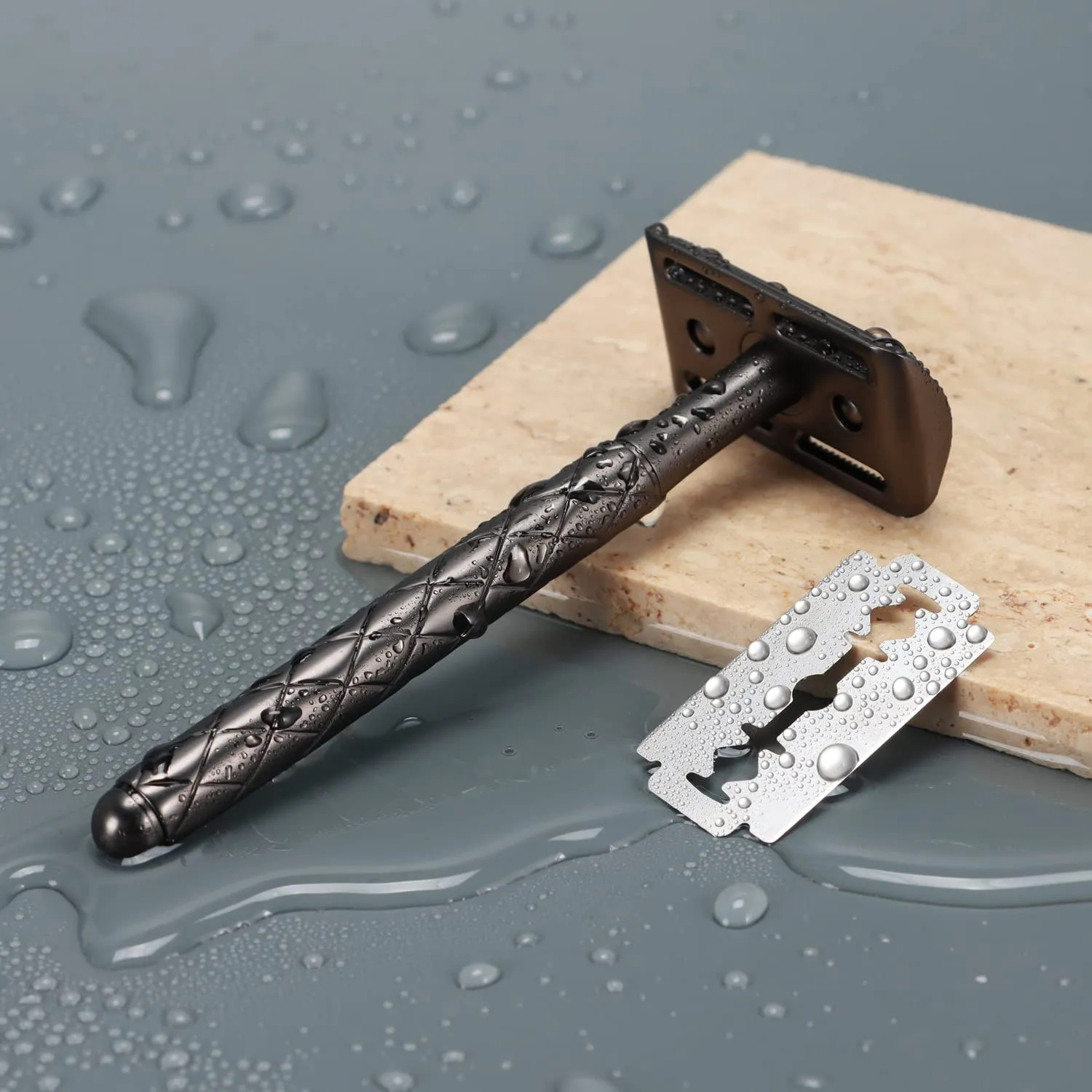 Safety Razor - Single Blade, Eco-Friendly, Double Edge, Closed Comb, Brass, Reusable (Black)
