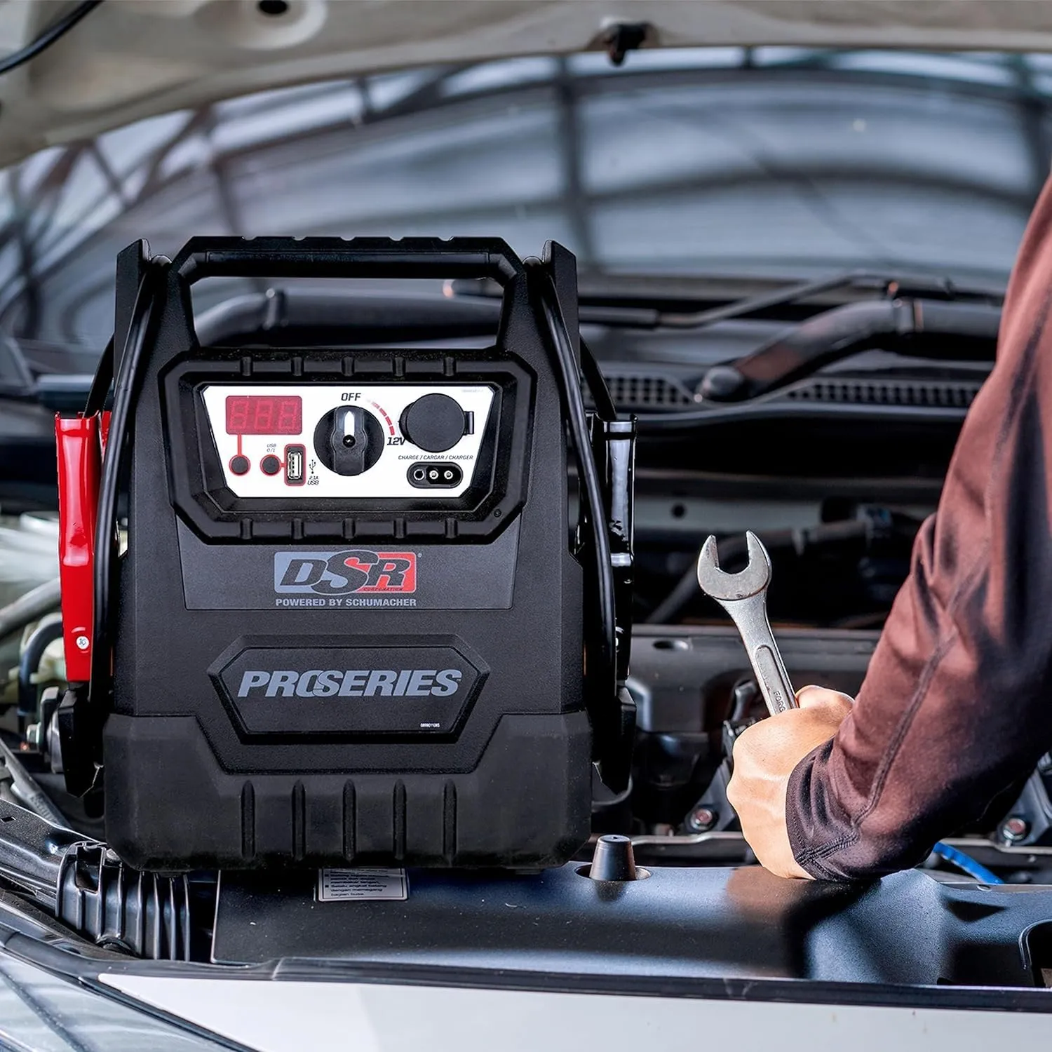 Schumacher Electric DSR157 - ProSeries Jump Starter - 12V 2000 Peak Amps Portable Car Jump Starter & Maintainer - Jumper Cables with Battery Pack - 400 Cranking Amps