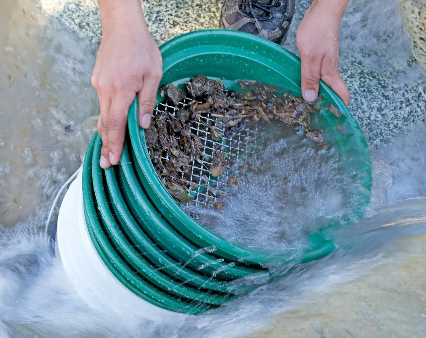 SE 13.25 Inch Wide Stackable Classifier Gold Prospecting Pan Set - Includes 1/2" 1/4" 1/8" 1/12" and 1/20" Stainless Steel Mesh Sifting Pans, Green, 5 Pack