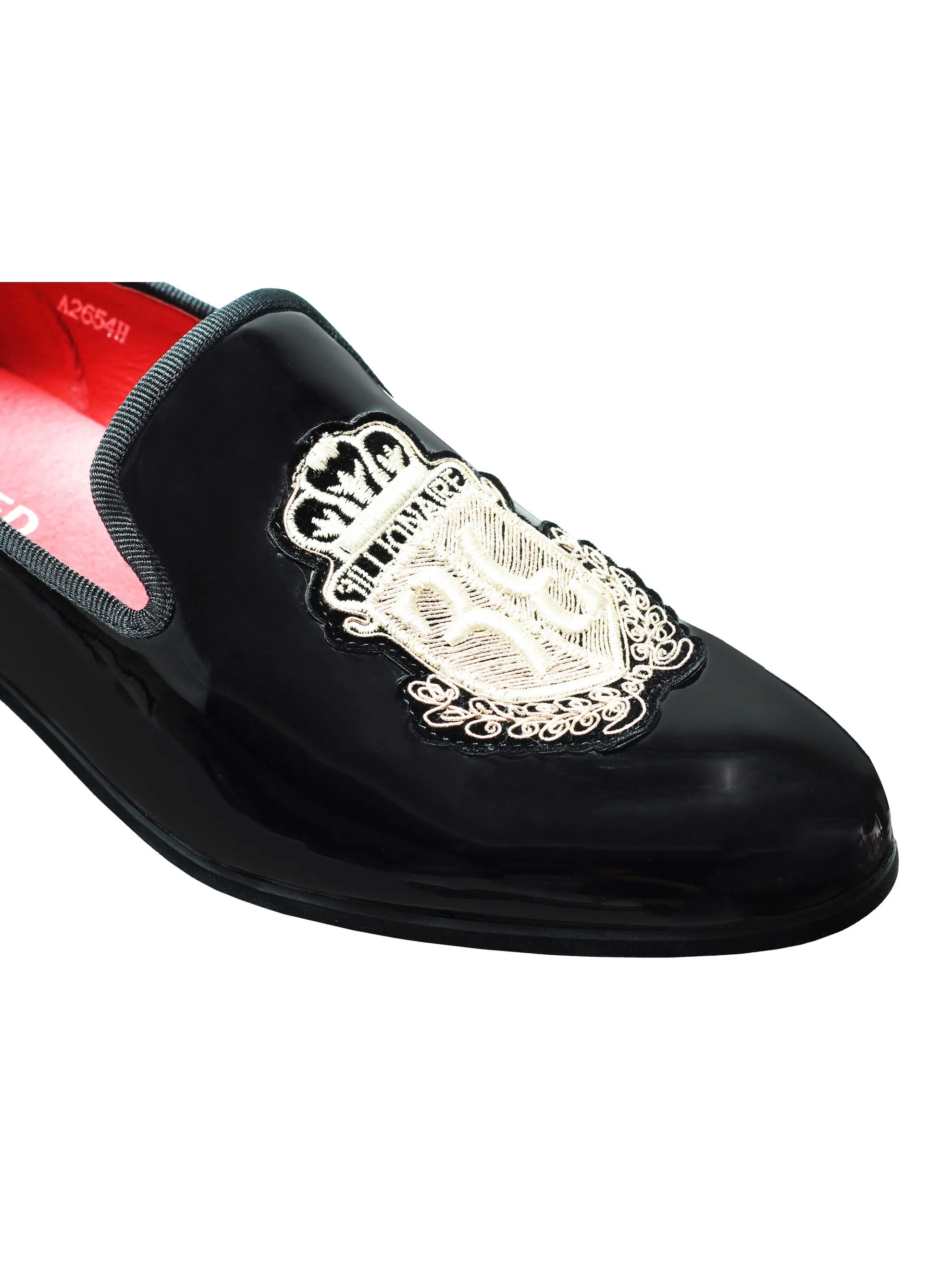 SHINY FAUX LEATHER GOLD CREST SHOES IN BLACK