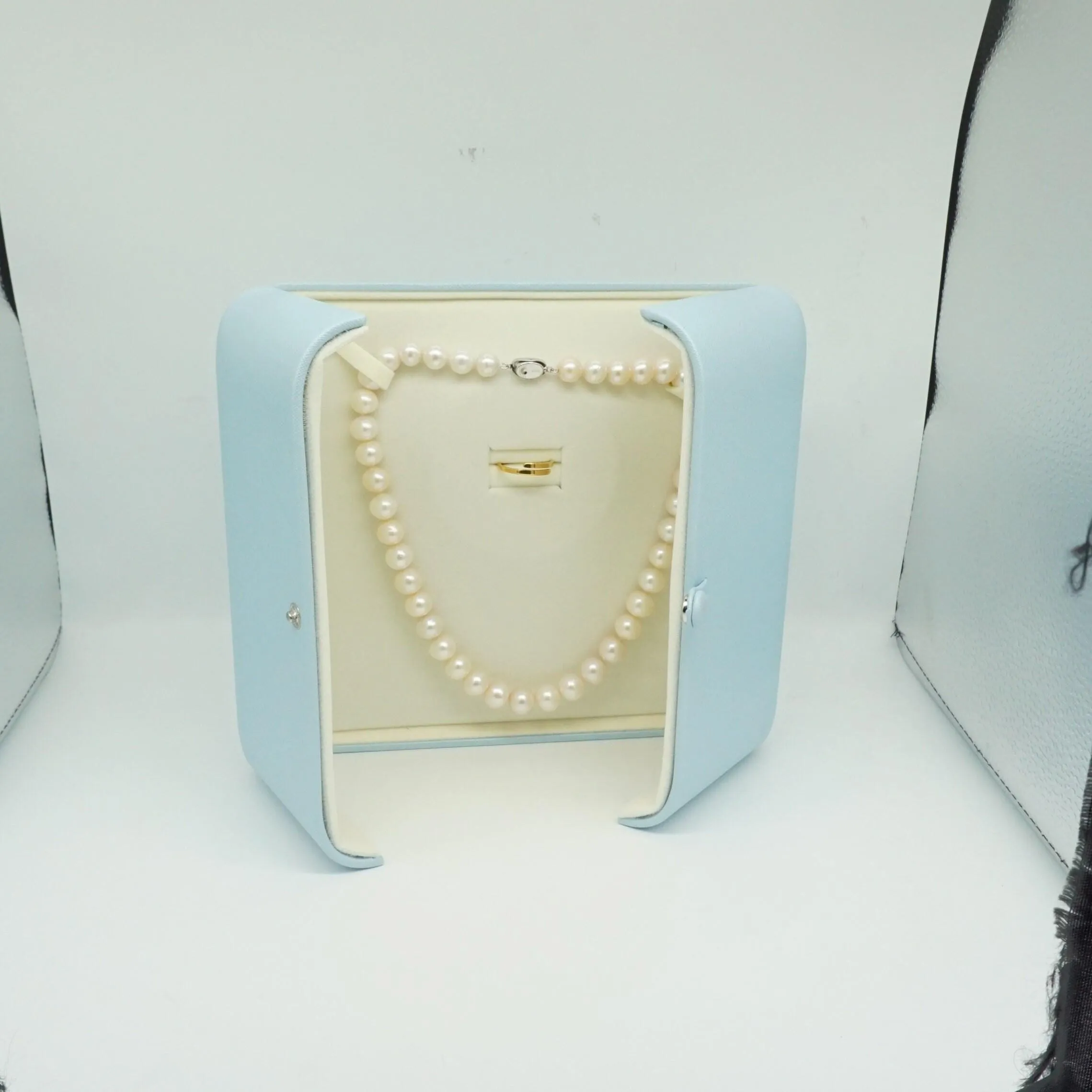 Sky blue velvet pearl necklace box