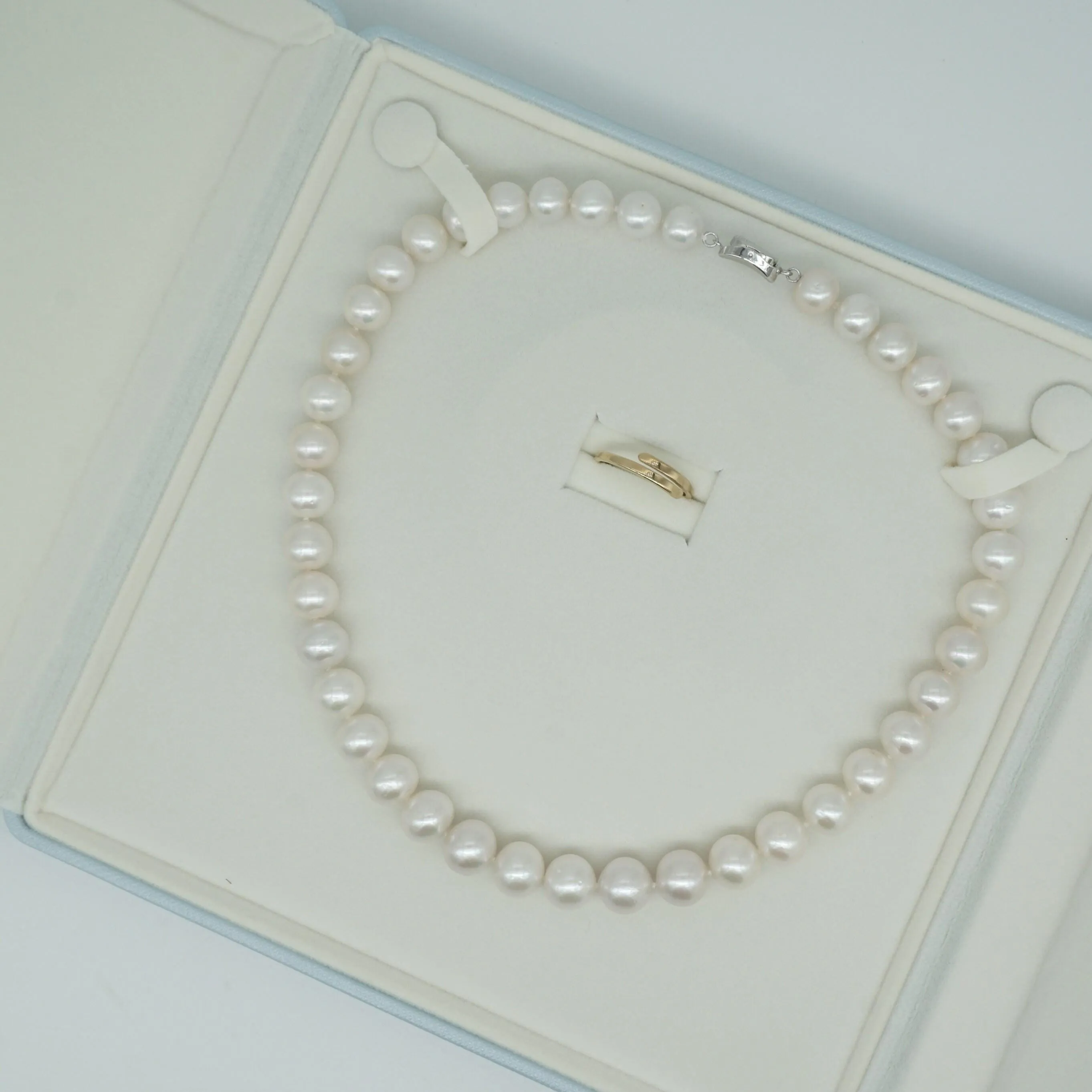 Sky blue velvet pearl necklace box