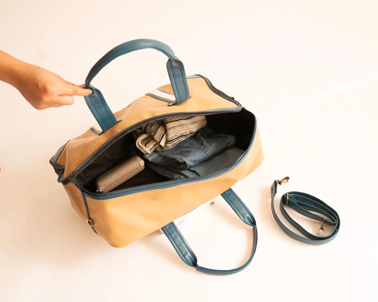 UNISEX SUITCASE DUFFLE