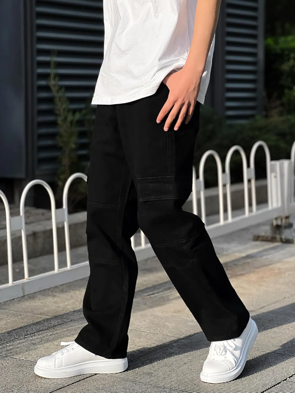 Verdusa Men's Flap Pocket Zipper Fly Wide Leg Casual Denim Cargo Pants Jeans