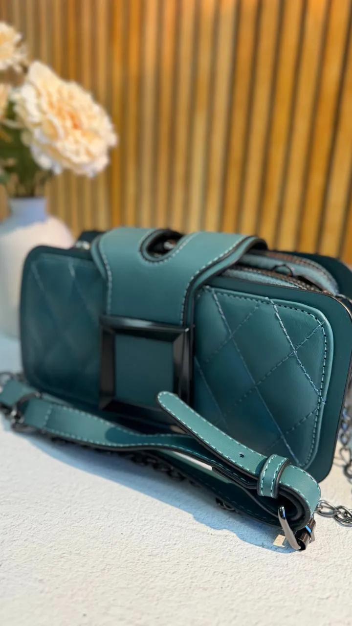 VERITE NOUVELLE Handbag – The Art of a New Style