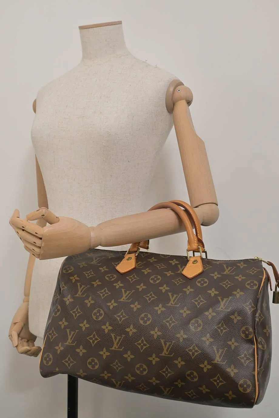 [WB6781] Louis Vuitton | luggage