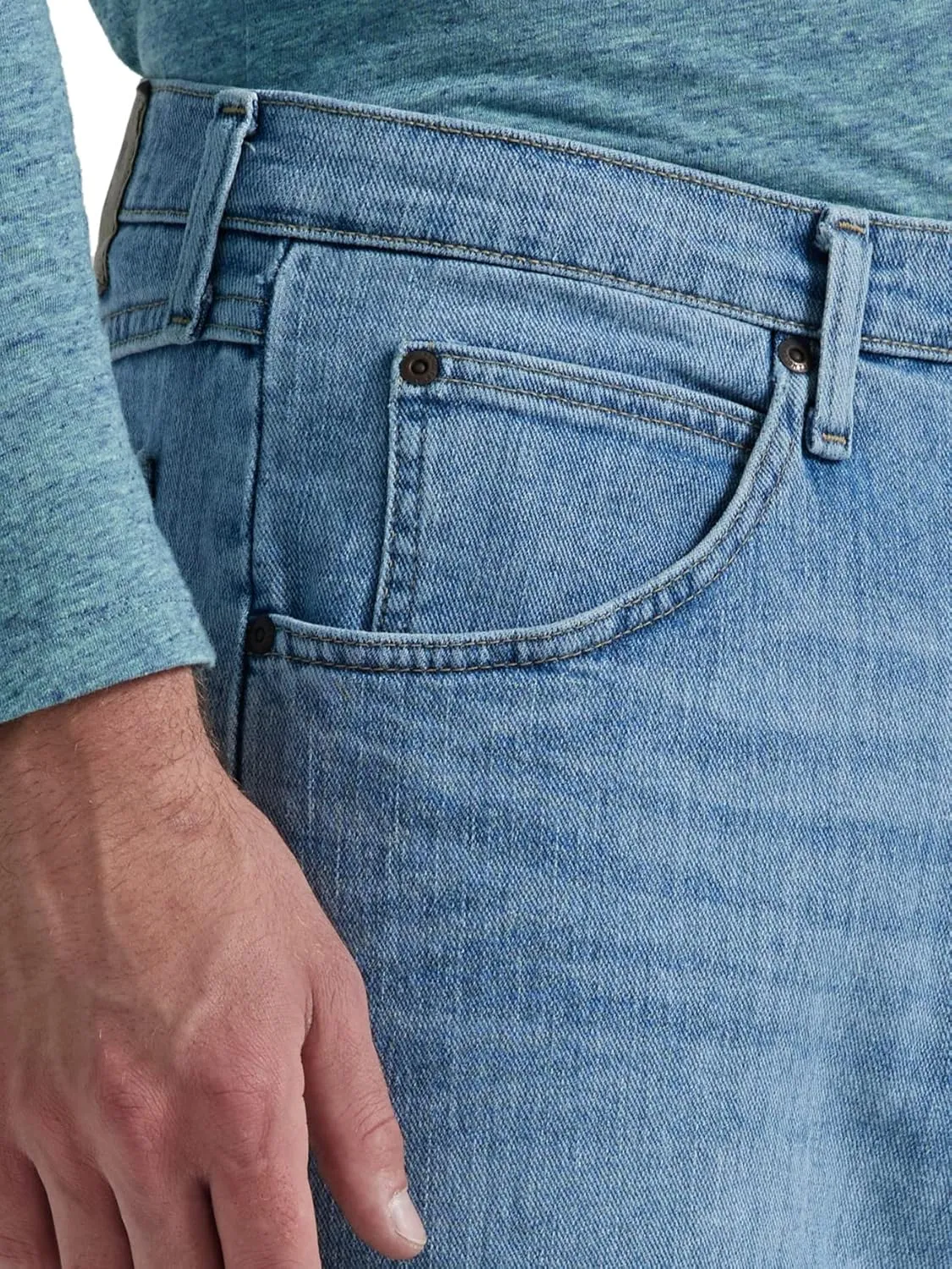 Wrangler Authentics Men's Classic 5-Pocket Relaxed Fit Flex Jean
